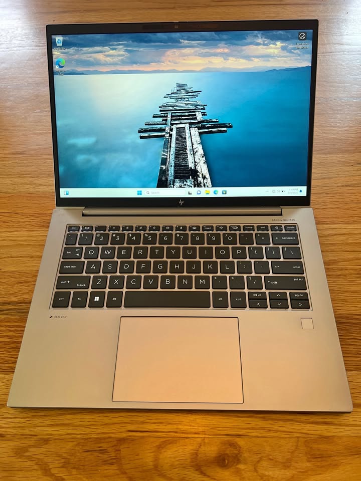 HP ZBook Firefly G10 Ryzen 9 7940HS, 32 GB RAM, 512GB NVMe, 14" FHD