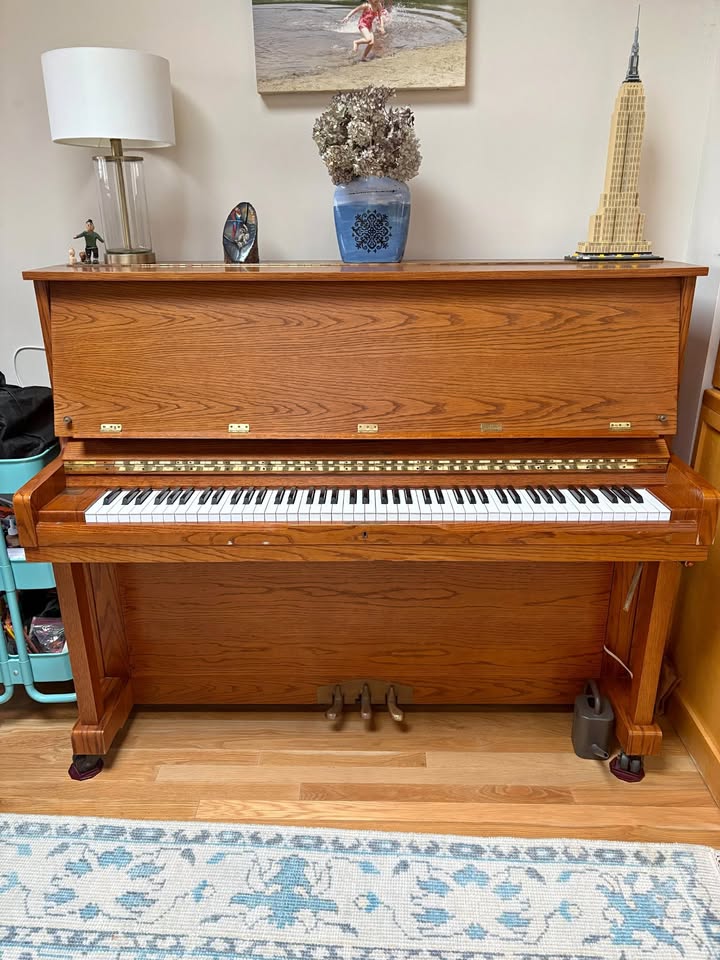 Piano - upright, free