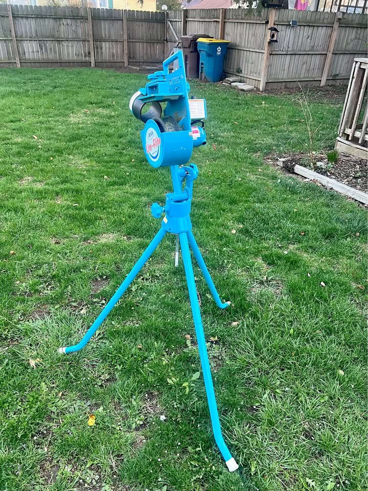 Jugs Lite Flite Pitching Machine