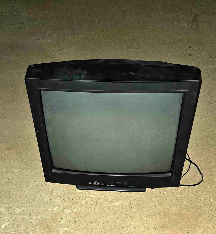 Sylvania 24" CRT TV