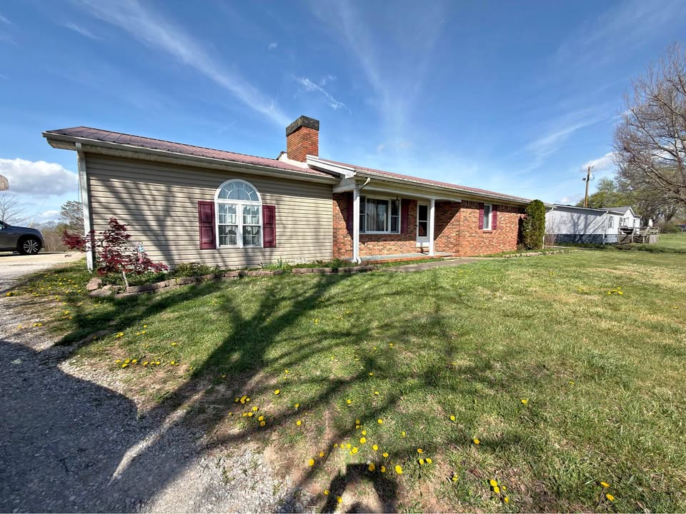 3 Beds 2 Baths - House